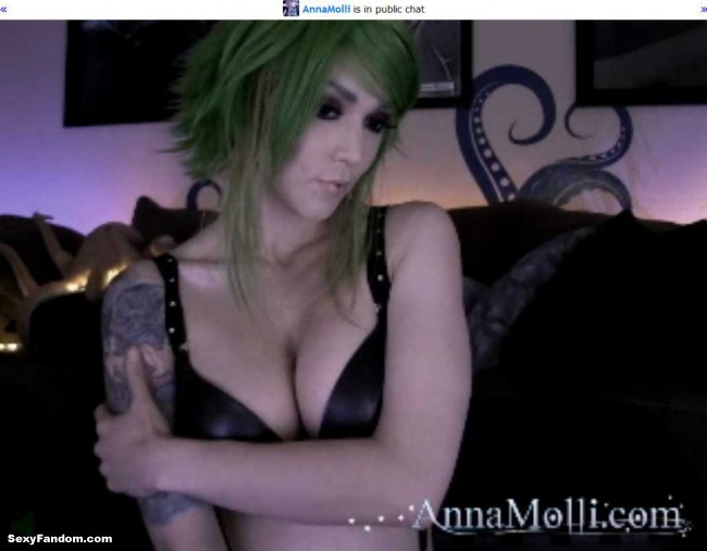 anna-molli-green-busty-anime-cam-004