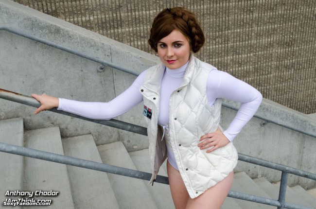 Cosplayer in Hoth Leia costume.