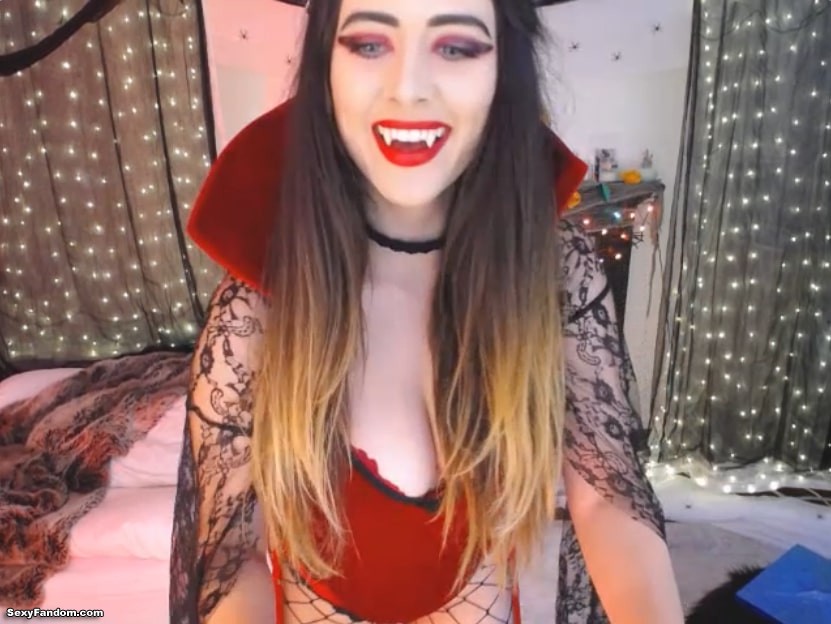 Vampire Vixen MightyEmelia Is Here To Suck Your Blood