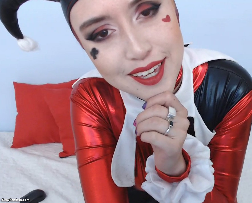 Ivy_Roxe's Stunning Harley Quinn Is Waiting For Her Puddin’ 