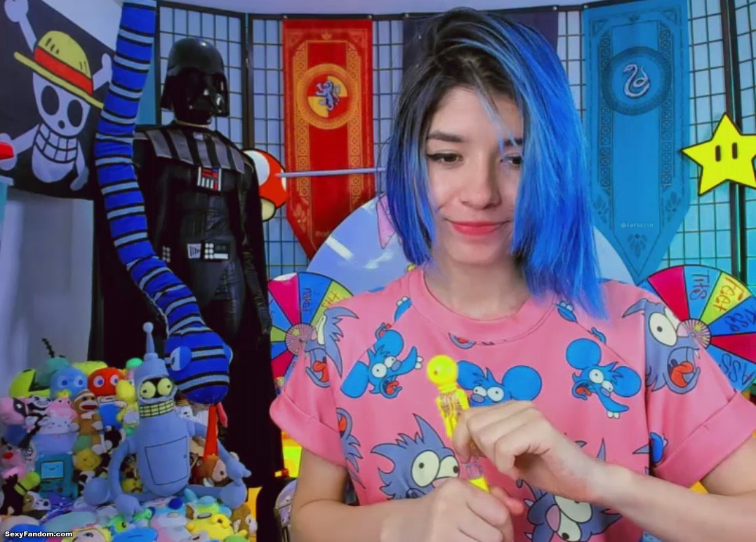 Agostinha_Red Celebrates The Itchy And Scratchy Show In Her Room
