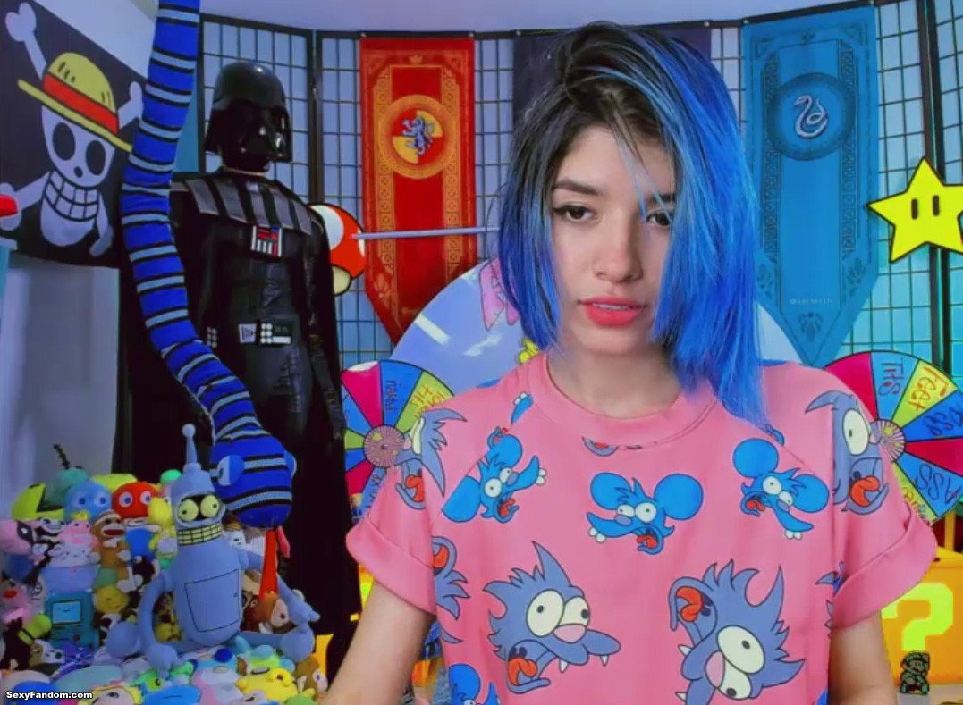 Agostinha_Red Celebrates The Itchy And Scratchy Show In Her Room