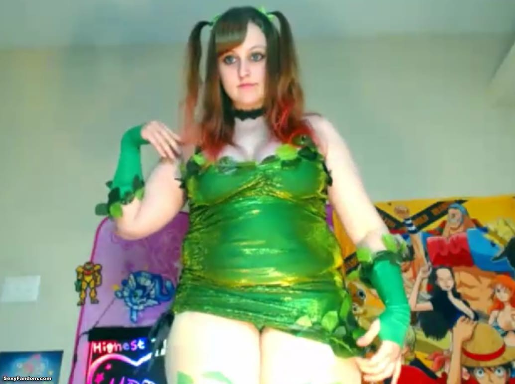 BabyZelda Looks Tree-Rific As A Forest Nymph