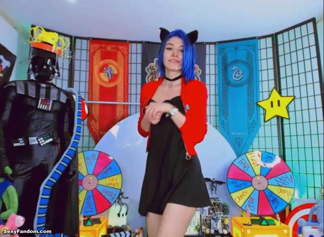 Agostinha_Red Has A Cat-Tastic Time In Her Room