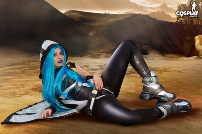 Cosplay Erotica’s Vickie Brown Lets Out A Siren Call As Maya In Borderlands