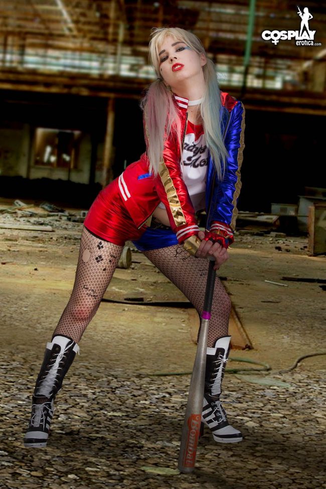 Cosplay Erotica’s Stacy Looks Revved Up And Ready For Some Fun As Harley Quinn