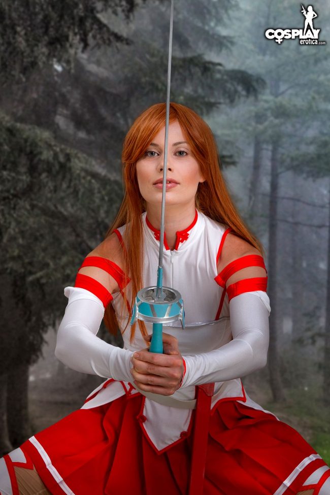 Cosplay Erotica’s Marylin Charges Into Battle As Asuna