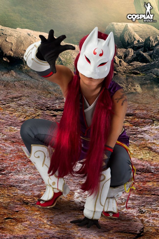 Cosplay Erotica’s Devorah Takes Her Battle Stance As Kunimitsu