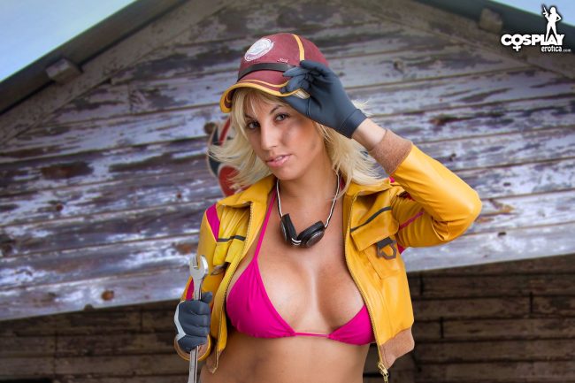 Cosplay Erotica’s Liuna Is At Your Service