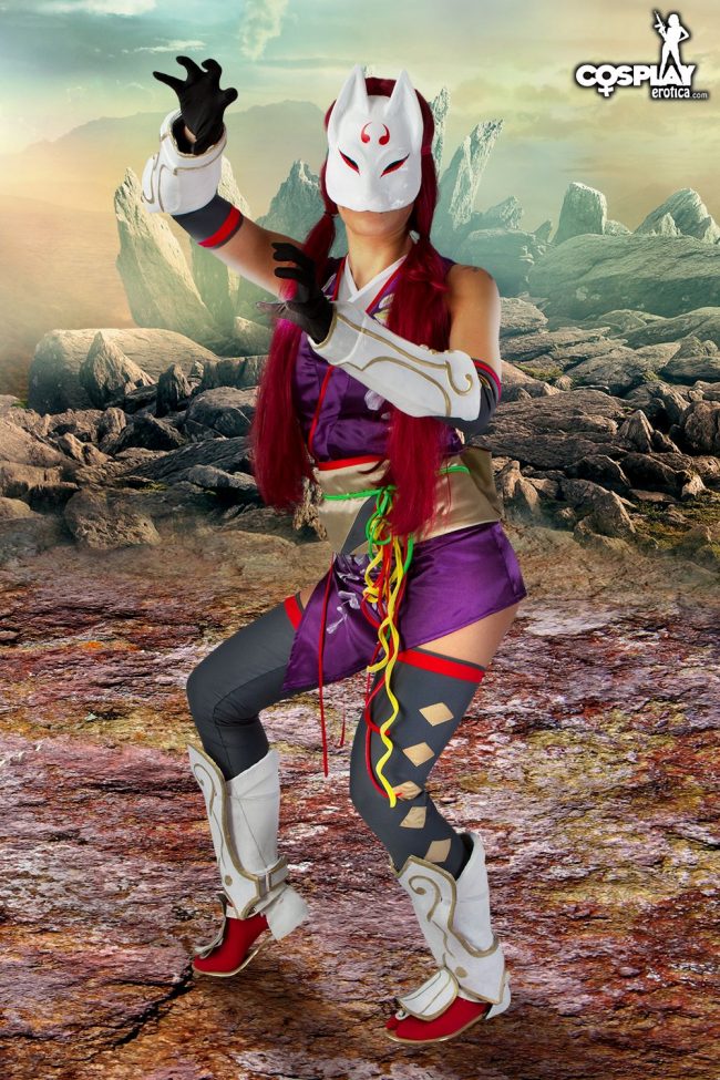 Cosplay Erotica’s Devorah Takes Her Battle Stance As Kunimitsu