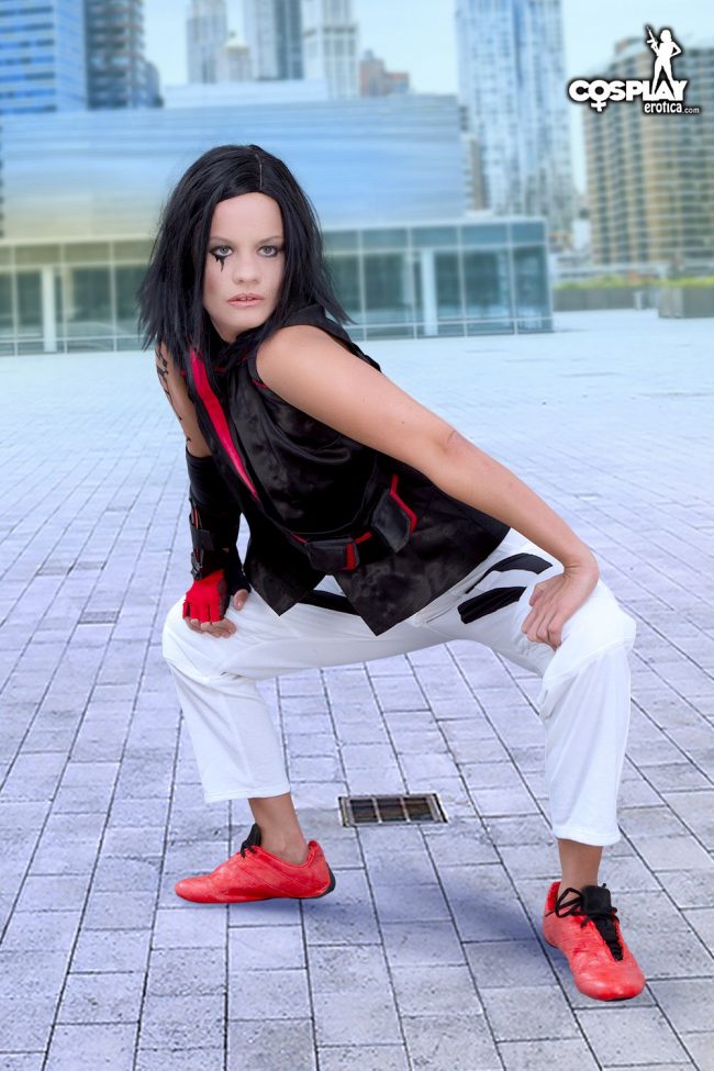 Cosplay Erotica’s Ginger Lives On The Mirror’s Edge