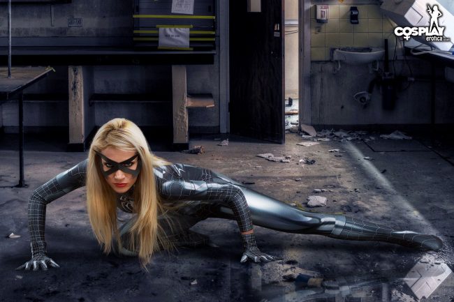 Cosplay Erotica’s Zorah Dons Her Symbiote Suit As Black Cat