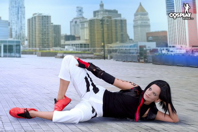 Cosplay Erotica’s Ginger Lives On The Mirror’s Edge