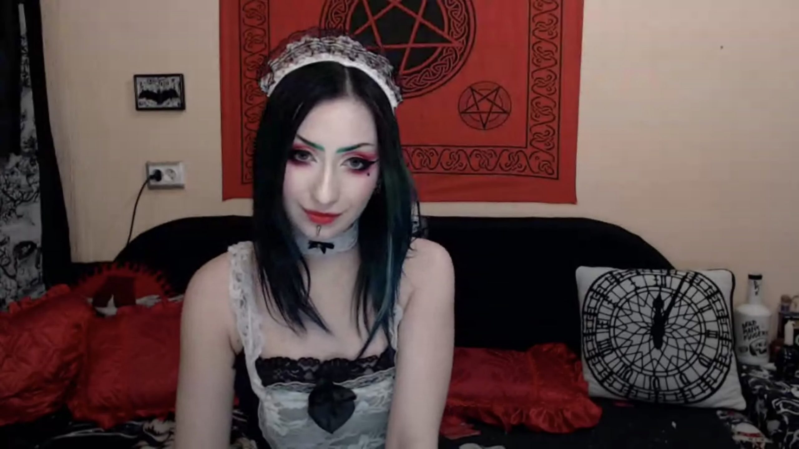 xXMiraNoireXx Is Maid To Look Cute