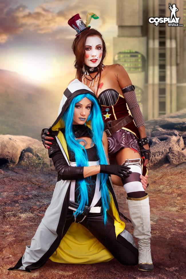 Cosplay Erotica's Zorah And Devorah Face Off As Max Moxxi And Maya
