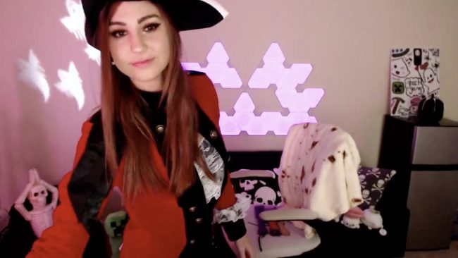 Ghoztgirl Wants To Plunder Booty As A Pirate