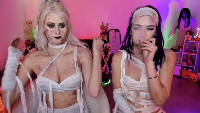 Natalia_Rae And AshleyyLovee Make For Some Pretty Bang-On Mummies