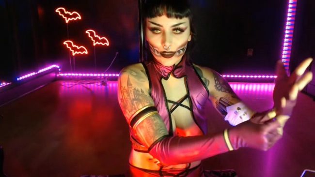 Gothstripper’s Mileena Cosplay Is a Flawless Victory