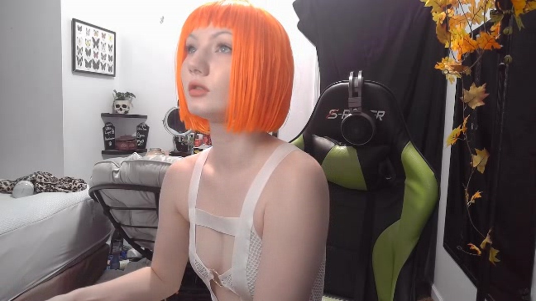 Eris_exe’s Sexy Fifth Element Cosplay
