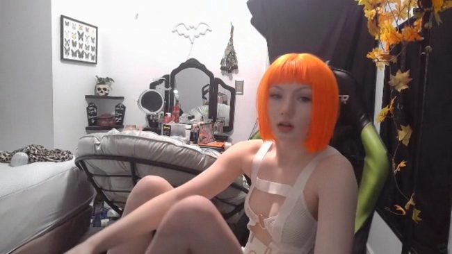 Eris_exe’s Sexy Fifth Element Cosplay
