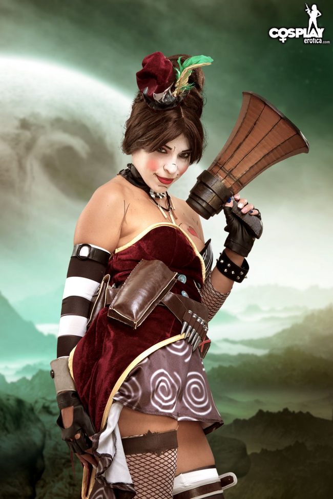 Cosplay Erotica’s Zoey Stuns As Mad Moxxi