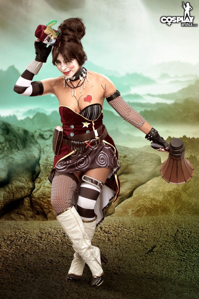 Cosplay Erotica’s Zoey Stuns As Mad Moxxi