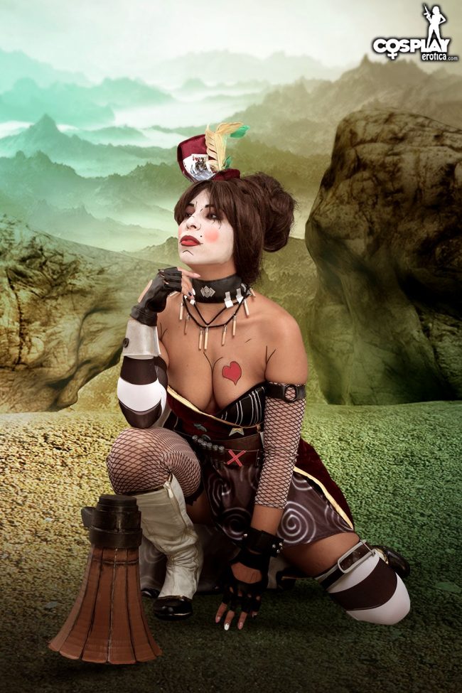 Cosplay Erotica’s Zoey Stuns As Mad Moxxi