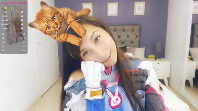 Say Hi To Anniesclub’s D.Va (And Her Virtual Kitty)