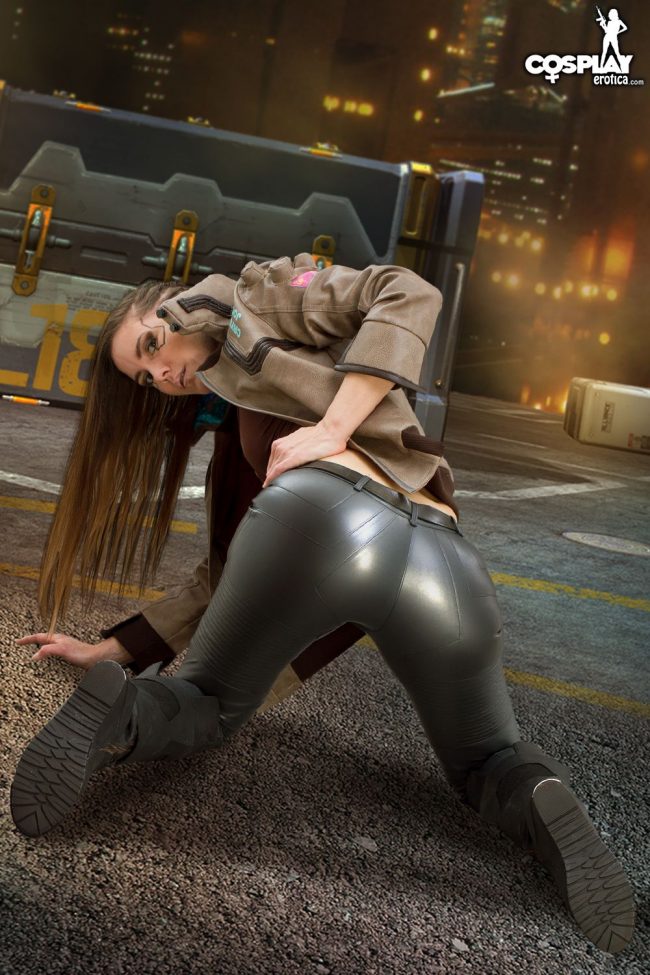 CosplayErotica: Gogo Shows Off A Dangerously Sexy V Cosplay