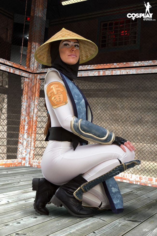 Cosplay Erotica's Arya Shows Off Her Form As Raiden