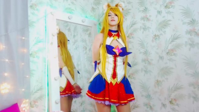 ice_sizu Shows Off Her Adorable Cosplay