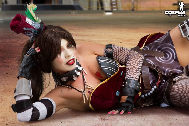 CosplayErotica: Vickie Brown As Mad Moxxi Inventory Editing