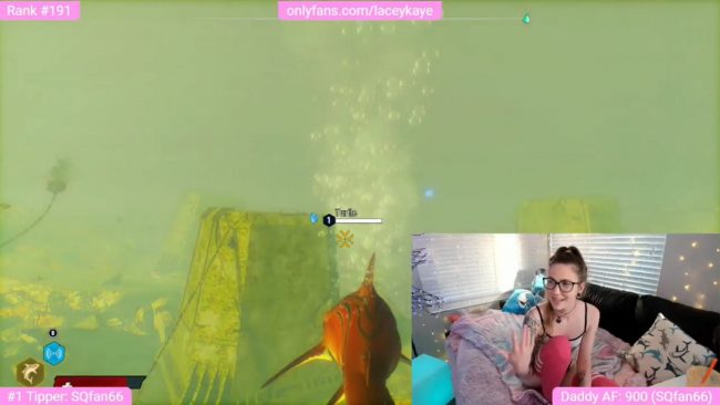 Sexy Gamer TheSharkQueen’s Fun Underwater Hunt 