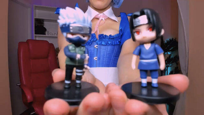 Blue Elf Kawaii_Hentai_ Shows Off Her Figurines
