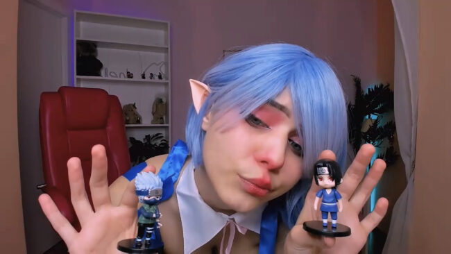 Blue Elf Kawaii_Hentai_ Shows Off Her Figurines