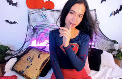 Supergirl Belindahann Is Playful And Pretty