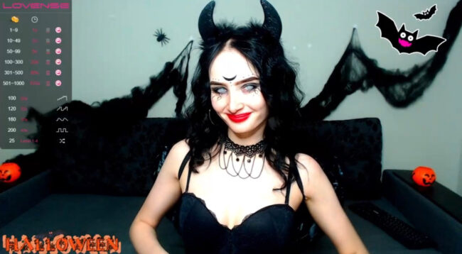 Katiieecat Lets Out Her Inner Succubus