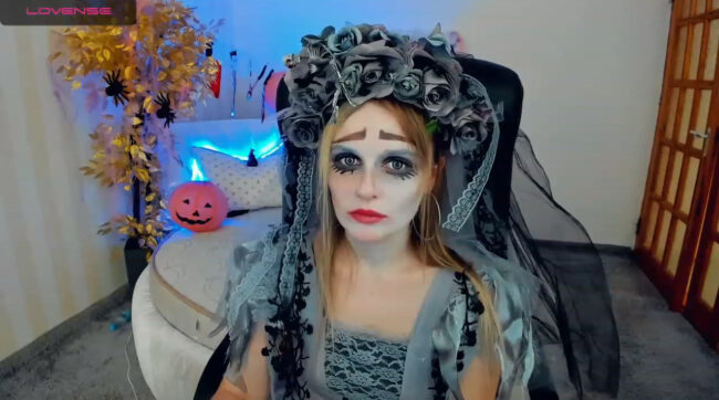 Lili_GoldS Shows Off Her Spooky Corpse Bride Look