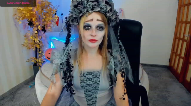 Lili_GoldS Shows Off Her Spooky Corpse Bride Look
