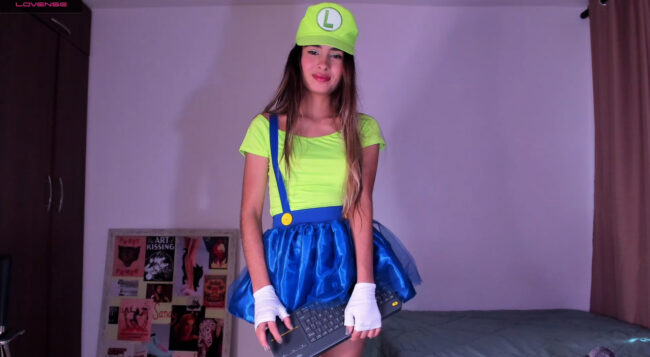Lucia_sandy Looks Ready For An Adventure As Luigi