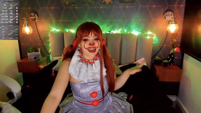  Victoria_Bathory Channels Her Inner Pennywise