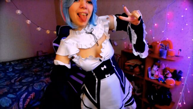 MiaUnicorn69 Shows Off Her Rem-arkable Outfit