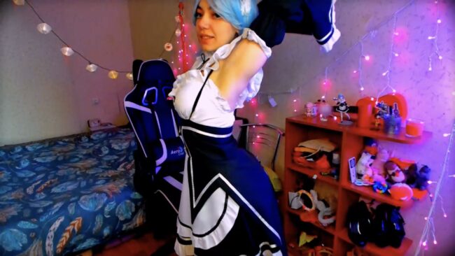 MiaUnicorn69 Shows Off Her Rem-arkable Outfit