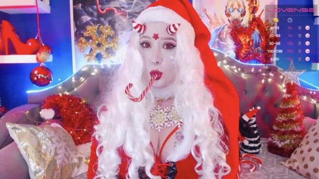 WickedxQueen Is A Christmas Miracle Cutie