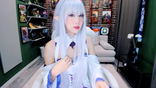 Moon_Mika Lets Out Her Inner Emilia