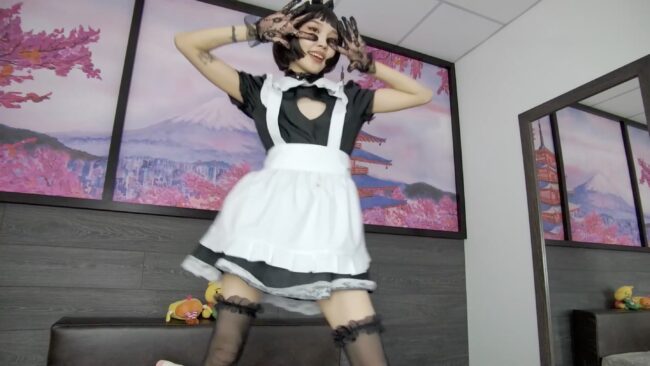 Yummy_Ayami Dances With Her Meido Outfit