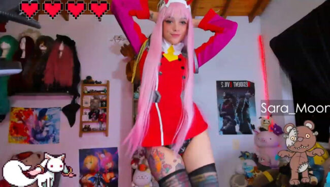 Sara_Skys Shows Off Her Cute Dance Moves As Zero Two