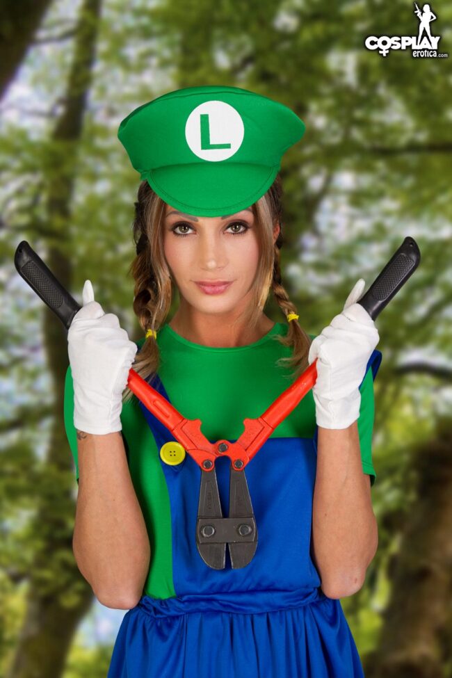Cosplay Erotica: Zorah Transforms Into The Legendary Luigi