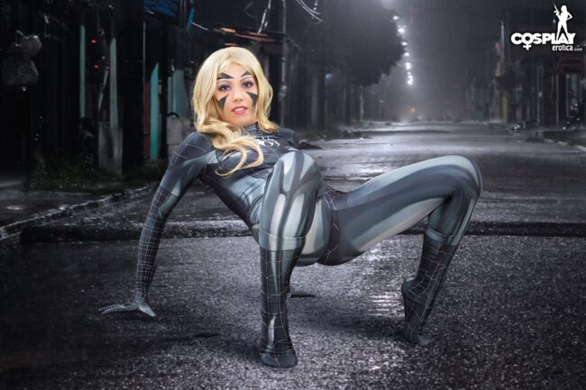 Cosplay Erotica’s Devorah Puts On the Symbiote Suit