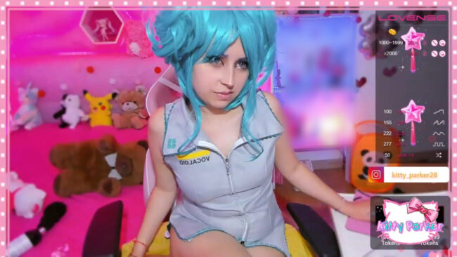 EmillyRogers Puts On A Performance As Hatsune Miku